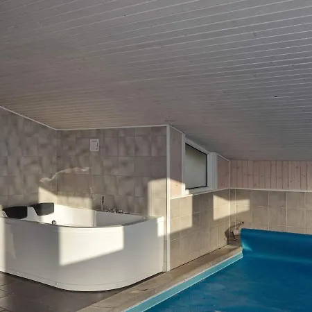 Дом отдыха Modern Holiday In Fan With Private Whirlpool *