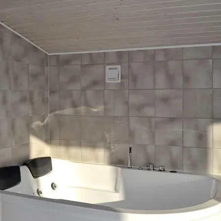 Modern Holiday In Fan With Private Whirlpool *